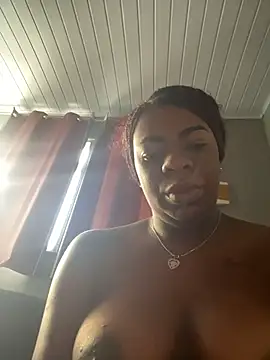 Snapshot of Priihmedeiros chatting on 02.14.26 Priihmedeiros online show from 02.14.26