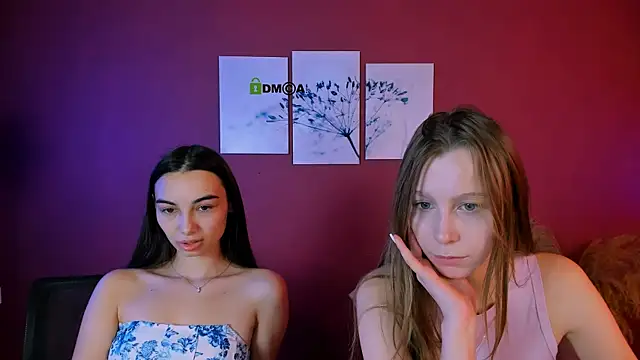 Snapshot of esme_moore_ chatting on 10.28.25 esme moore online show from 10.28.25