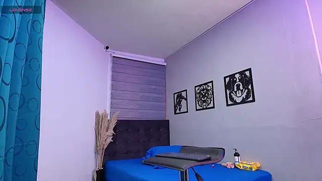 Nikki Vesper online show from 04.18.26