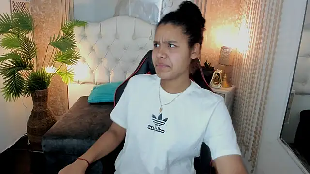 AriaVega online show from 04.10.26