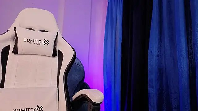 Violet Jhonson online show from 11.18.25