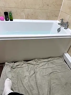 MimiMaee online show from 10.03.25