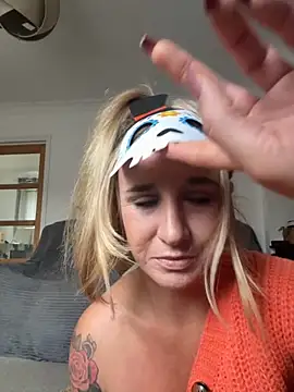 MimiMaee online show from 10.13.25