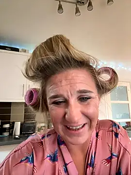 MimiMaee online show from 10.27.25