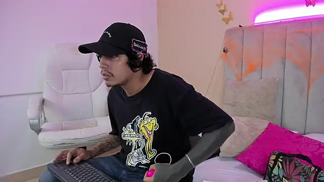 Snapshot of Kaoz_23_ chatting on 10.08.25 Kaoz 23 online show from 10.08.25