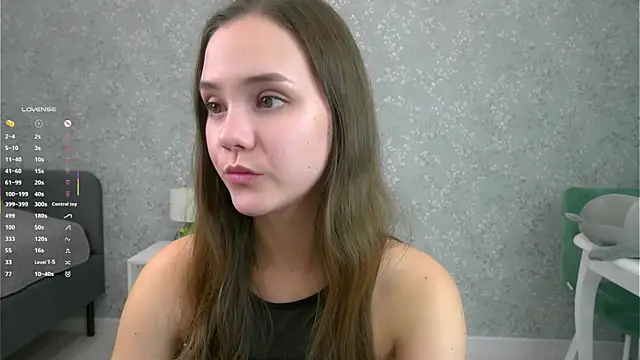 Snapshot of SweetSaraPie chatting on 10.06.25 SweetSaraPie online show from 10.06.25