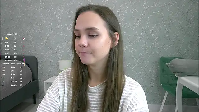 Snapshot of SweetSaraPie chatting on 10.11.25 SweetSaraPie online show from 10.11.25