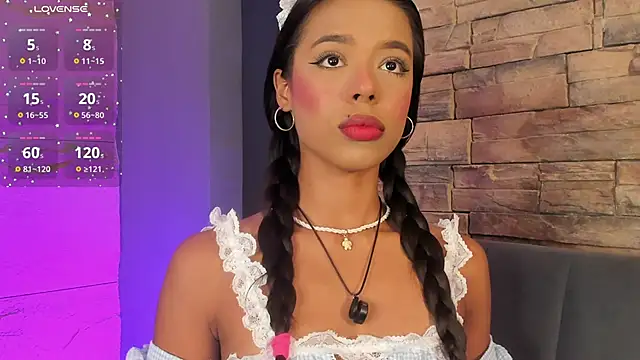 Snapshot of naomi_hill1 chatting on 12.01.25 naomi hill1 online show from 12.01.25