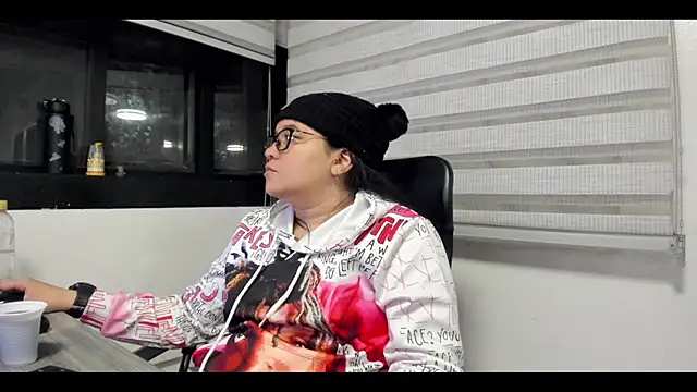 Snapshot of Xander_Taylor_ chatting on 10.16.25 Xander Taylor online show from 10.16.25