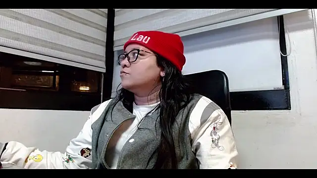 Snapshot of Xander_Taylor_ chatting on 10.25.25 Xander Taylor online show from 10.25.25