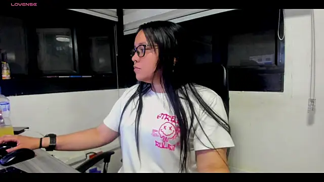 Snapshot of Xander_Taylor_ chatting on 12.04.25 Xander Taylor online show from 12.04.25