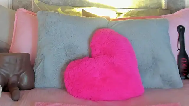 Snapshot of _victoriaa__lois chatting on 10.22.25 victoriaa lois online show from 10.22.25