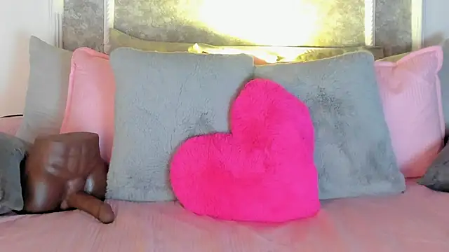 Snapshot of _victoriaa__lois chatting on 10.23.25 victoriaa lois online show from 10.23.25