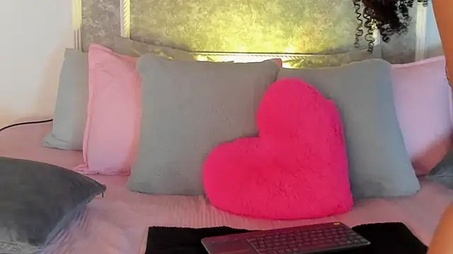 Snapshot of _victoriaa__lois chatting on 10.29.25 victoriaa lois online show from 10.29.25