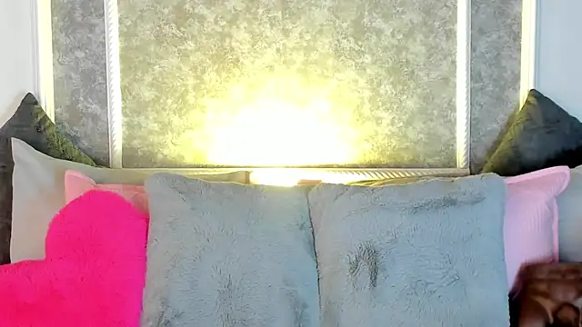 Snapshot of _victoriaa__lois chatting on 11.22.25 victoriaa lois online show from 11.22.25