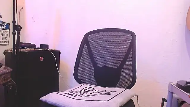 Snapshot of Tommy_Love23 chatting on 11.18.25 Tommy Love23 online show from 11.18.25