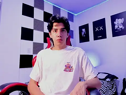 Snapshot of jeycobb chatting on 10.27.25 jeycobb online show from 10.27.25