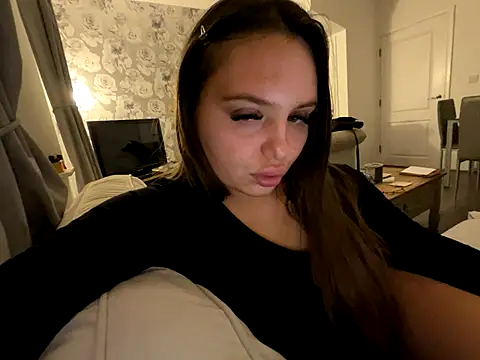 Snapshot of EllaStarrxxx chatting on 12.02.25 EllaStarrxxx online show from 12.02.25