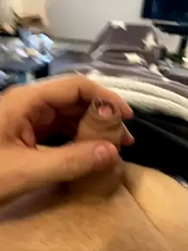 Snapshot of Sklavekay chatting on 11.30.25 Sklavekay online show from 11.30.25