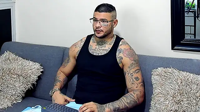 Snapshot of MICHELL_ARTHUS_ chatting on 10.09.25 MICHELL ARTHUS online show from 10.09.25