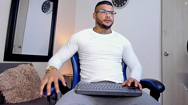 Snapshot of MICHELL_ARTHUS_ chatting on 10.12.25 MICHELL ARTHUS online show from 10.12.25