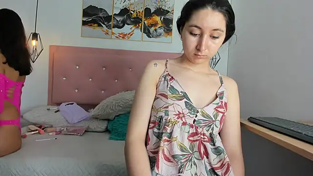 Snapshot of kiara_and_christy chatting on 11.10.25 kiara and christy online show from 11.10.25