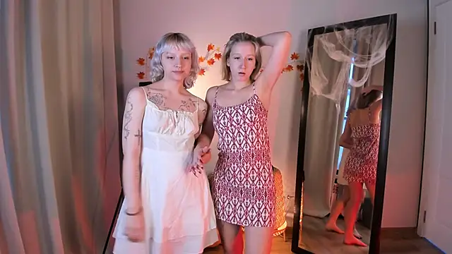 Snapshot of LollyMi chatting on 10.28.25 LollyMi online show from 10.28.25