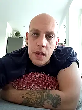 Snapshot of Kobradera1984 chatting on 10.15.25 Kobradera1984 online show from 10.15.25