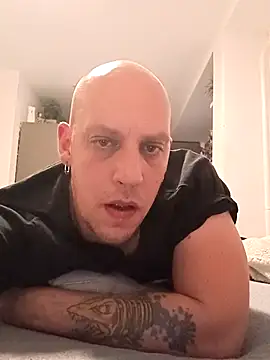 Snapshot of Kobradera1984 chatting on 10.17.25 Kobradera1984 online show from 10.17.25