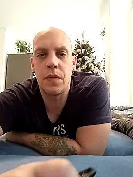 Snapshot of Kobradera1984 chatting on 12.16.25 Kobradera1984 online show from 12.16.25