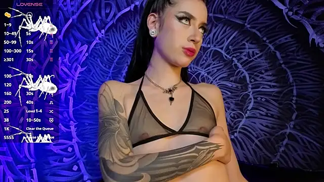 dahlia darkwood online show from 11.30.25