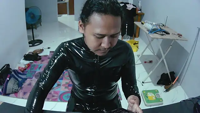 Snapshot of latexidn chatting on 11.15.25 latexidn online show from 11.15.25