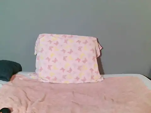 Snapshot of BoobsBae04 chatting on 10.15.25 BoobsBae04 online show from 10.15.25