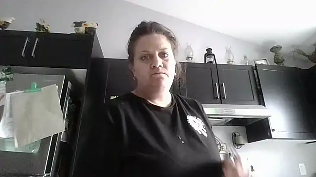 Snapshot of october1992xx chatting on 10.13.25 october1992xx online show from 10.13.25