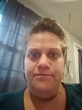 Snapshot of october1992xx chatting on 10.16.25 october1992xx online show from 10.16.25