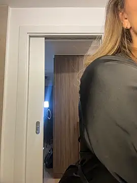 Snapshot of AvaMaddisson chatting on 02.25.26 AvaMaddisson online show from 02.25.26