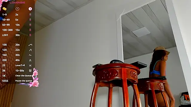 Snapshot of bella_tinkerbell_bahamas chatting on 11.21.25 bella tinkerbell bahamas online show from 11.21.25