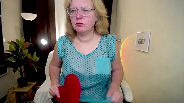 VestaWoody online show from 10.08.25