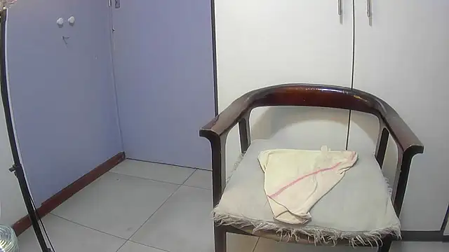 Snapshot of Pretty-C chatting on 10.22.25 Pretty-C online show from 10.22.25