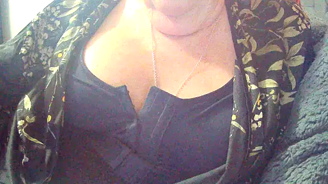 Playful MILF Demi online show from 02.08.26