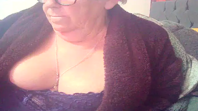 Playful MILF Demi online show from 03.08.26