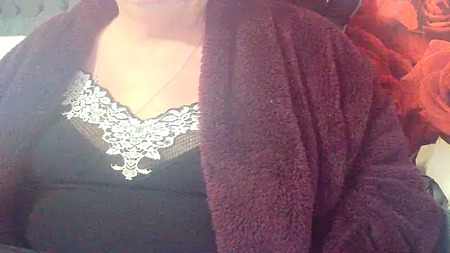 Playful MILF Demi online show from 04.08.26