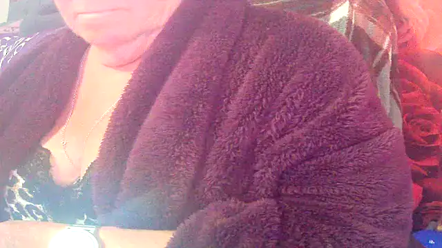 Playful MILF Demi online show from 05.10.26