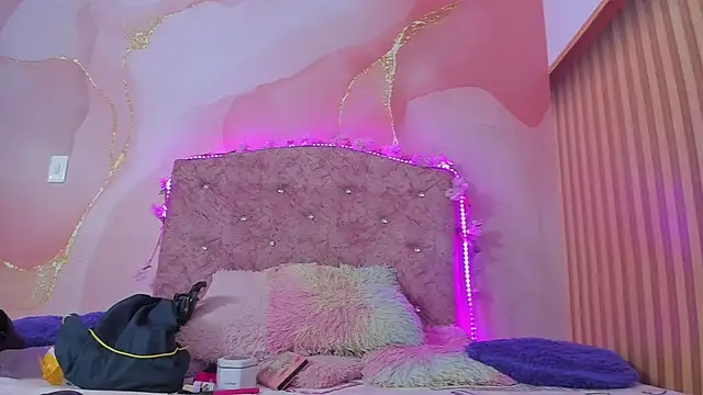 Malory  Jones online show from 11.12.25