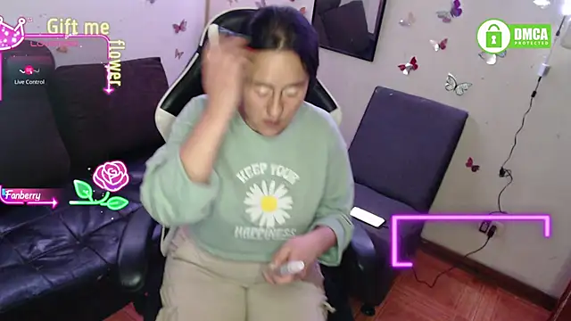 Snapshot of MelRaiise chatting on 10.24.25 MelRaiise online show from 10.24.25