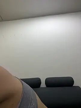 Snapshot of Anyhot_latina chatting on 10.14.25 Anyhot latina online show from 10.14.25