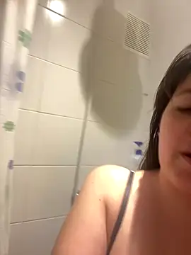 Snapshot of Anyhot_latina chatting on 10.20.25 Anyhot latina online show from 10.20.25