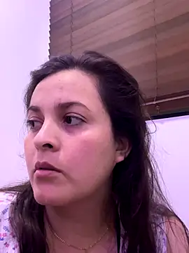 Snapshot of Anyhot_latina chatting on 11.19.25 Anyhot latina online show from 11.19.25