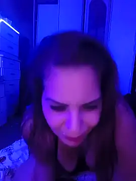 Snapshot of KRISZTIN1987 chatting on 10.21.25 KRISZTIN1987 online show from 10.21.25