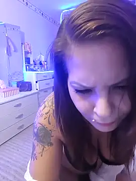 Snapshot of KRISZTIN1987 chatting on 11.16.25 KRISZTIN1987 online show from 11.16.25